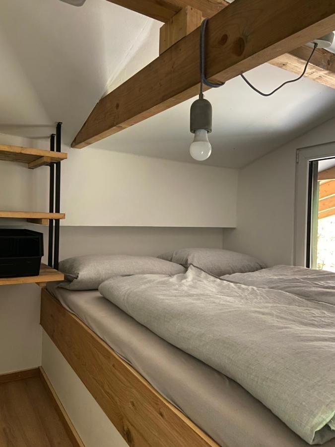 Modernes Tinyhouse Trailer Cabins Am Waldrand - Mit Seezugang Эгинг Экстерьер фото