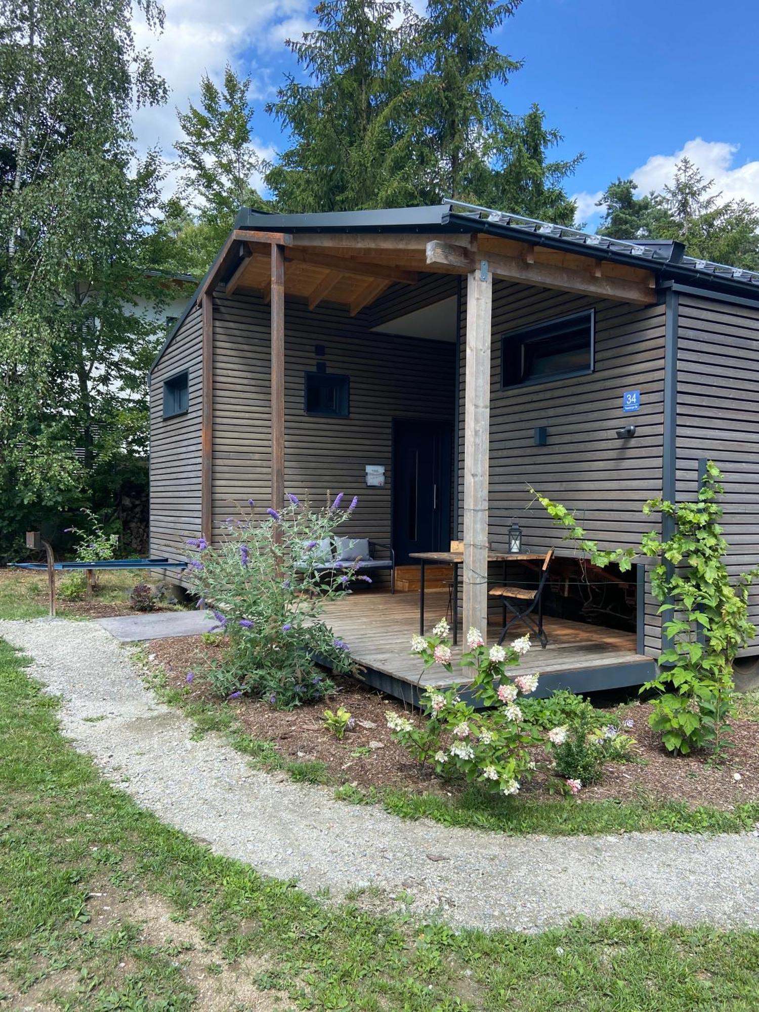 Modernes Tinyhouse Trailer Cabins Am Waldrand - Mit Seezugang Эгинг Экстерьер фото