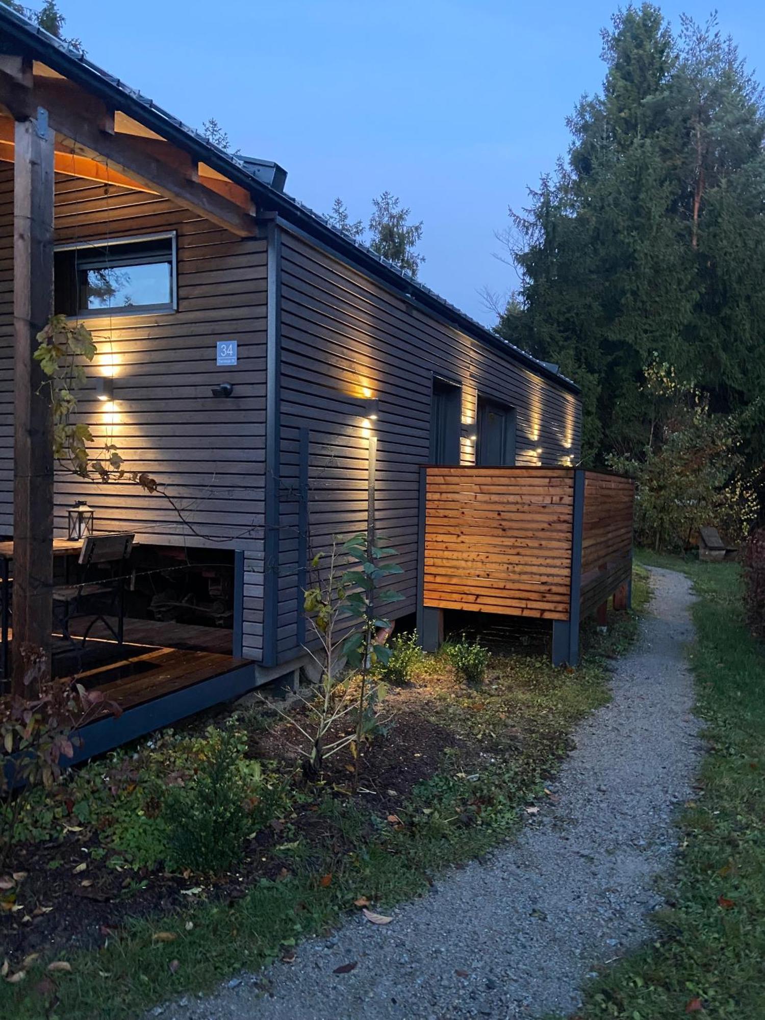 Modernes Tinyhouse Trailer Cabins Am Waldrand - Mit Seezugang Эгинг Экстерьер фото