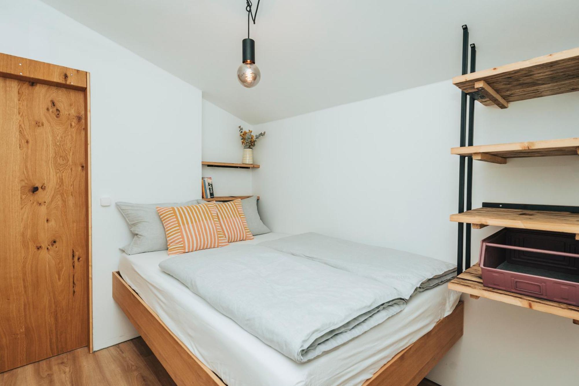 Modernes Tinyhouse Trailer Cabins Am Waldrand - Mit Seezugang Эгинг Экстерьер фото