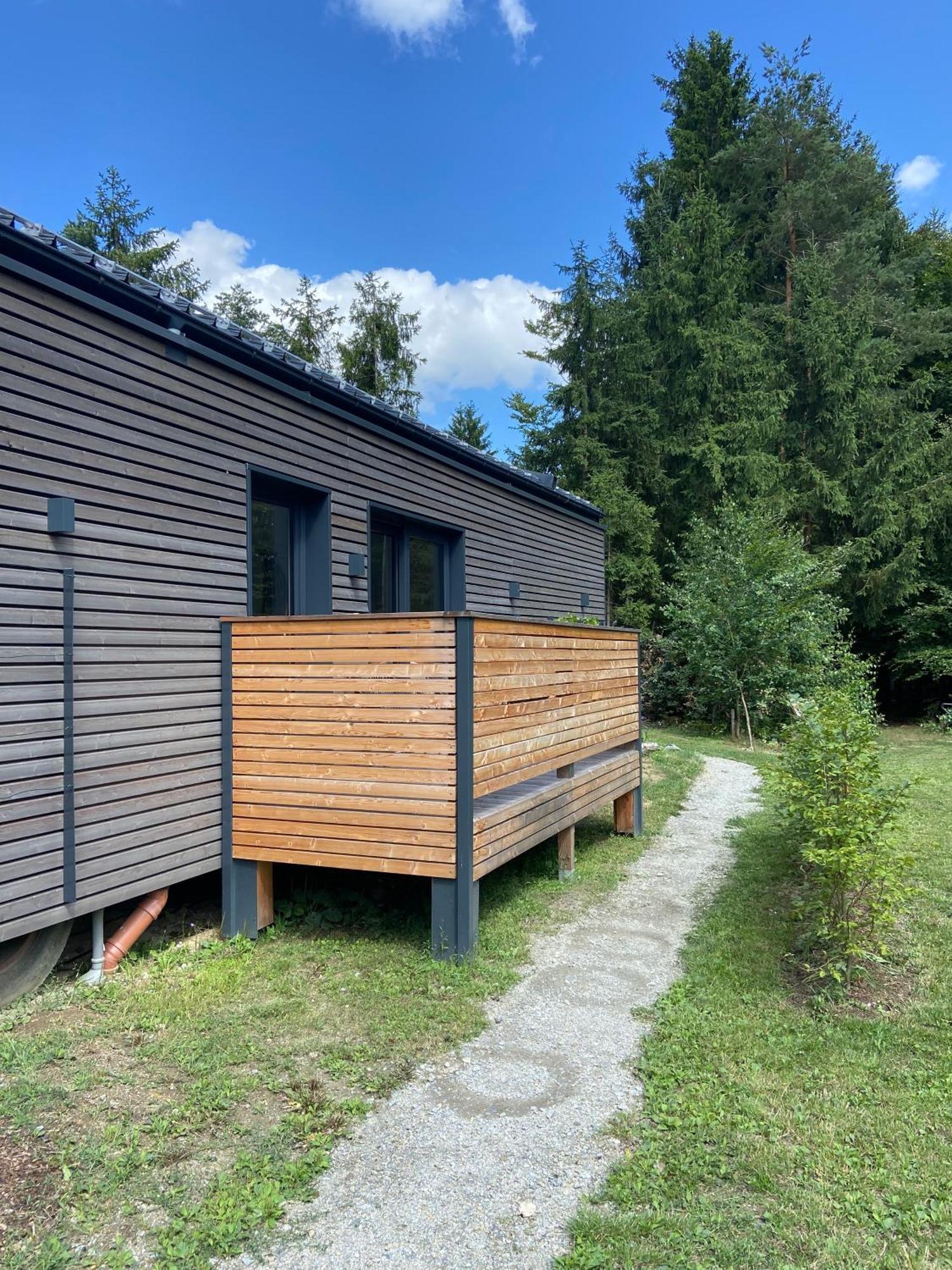 Modernes Tinyhouse Trailer Cabins Am Waldrand - Mit Seezugang Эгинг Экстерьер фото