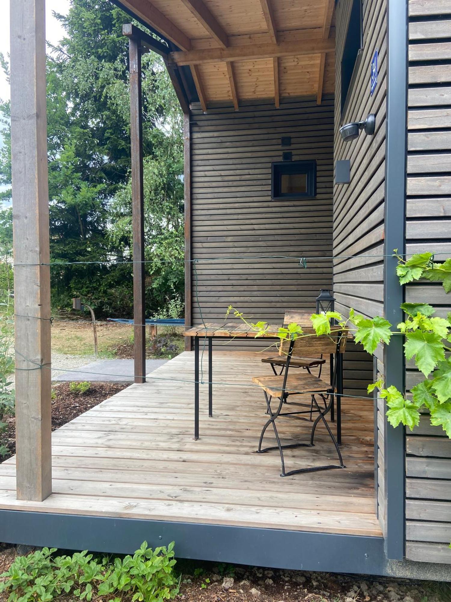 Modernes Tinyhouse Trailer Cabins Am Waldrand - Mit Seezugang Эгинг Экстерьер фото